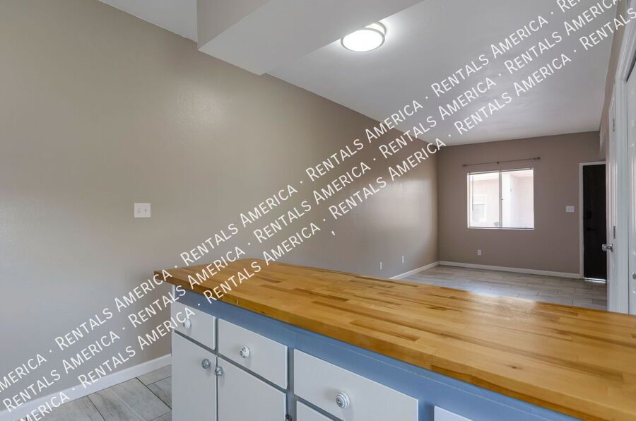 **SPECIAL DISCOUNT $300 OFF FIRST MONTH'S RENT ** property image