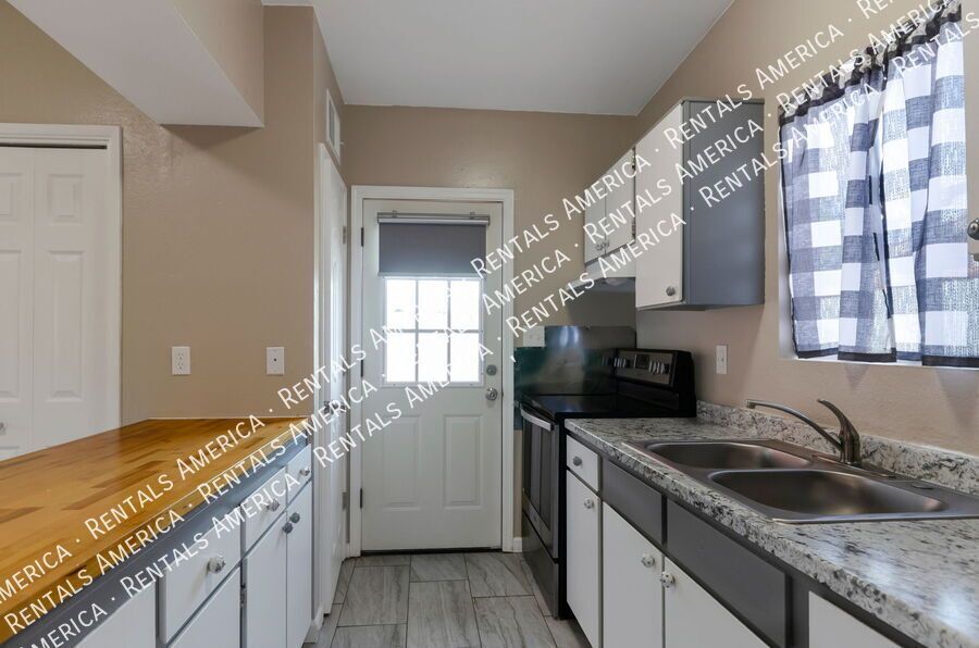 **SPECIAL DISCOUNT $300 OFF FIRST MONTH'S RENT ** property image