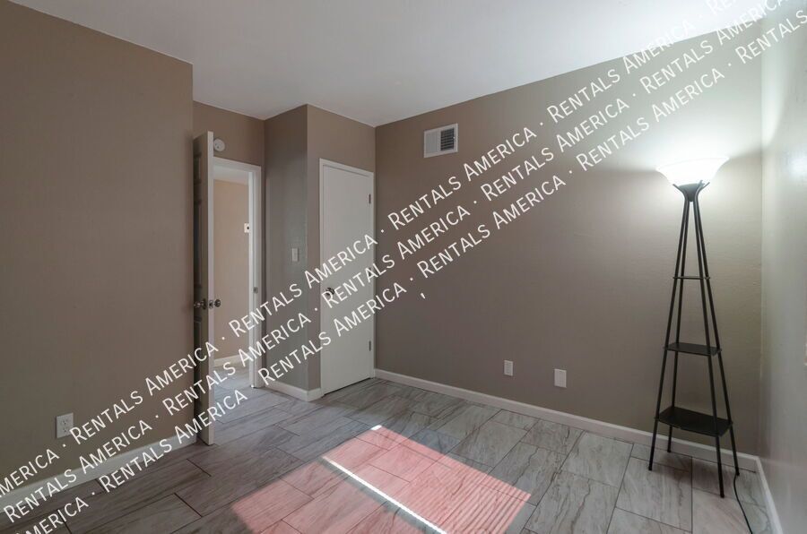 **SPECIAL DISCOUNT $300 OFF FIRST MONTH'S RENT ** property image