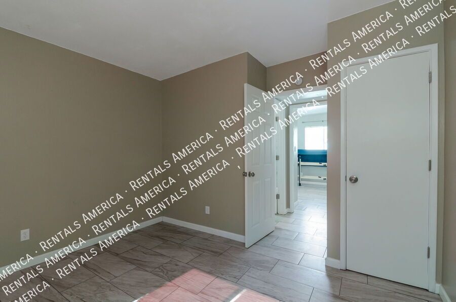 **SPECIAL DISCOUNT $300 OFF FIRST MONTH'S RENT ** property image