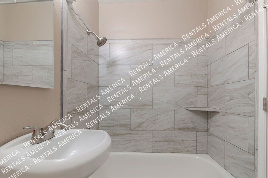 **SPECIAL DISCOUNT $300 OFF FIRST MONTH'S RENT ** property image