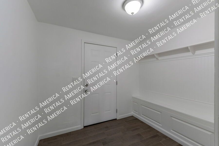 1/2 Month Rent Free M/I for this Beautiful Renovated 3bdrm 2 bath! property image