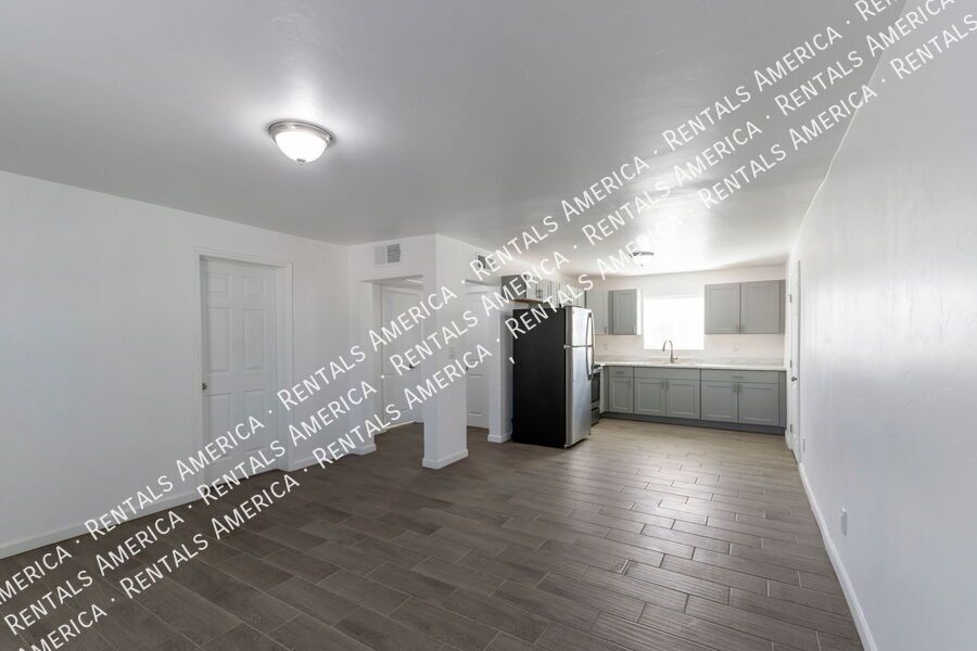 1/2 Month Rent Free M/I for this Beautiful Renovated 3bdrm 2 bath! property image