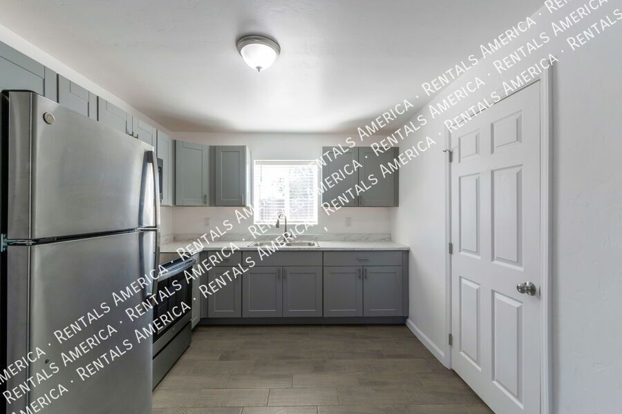 1/2 Month Rent Free M/I for this Beautiful Renovated 3bdrm 2 bath! property image