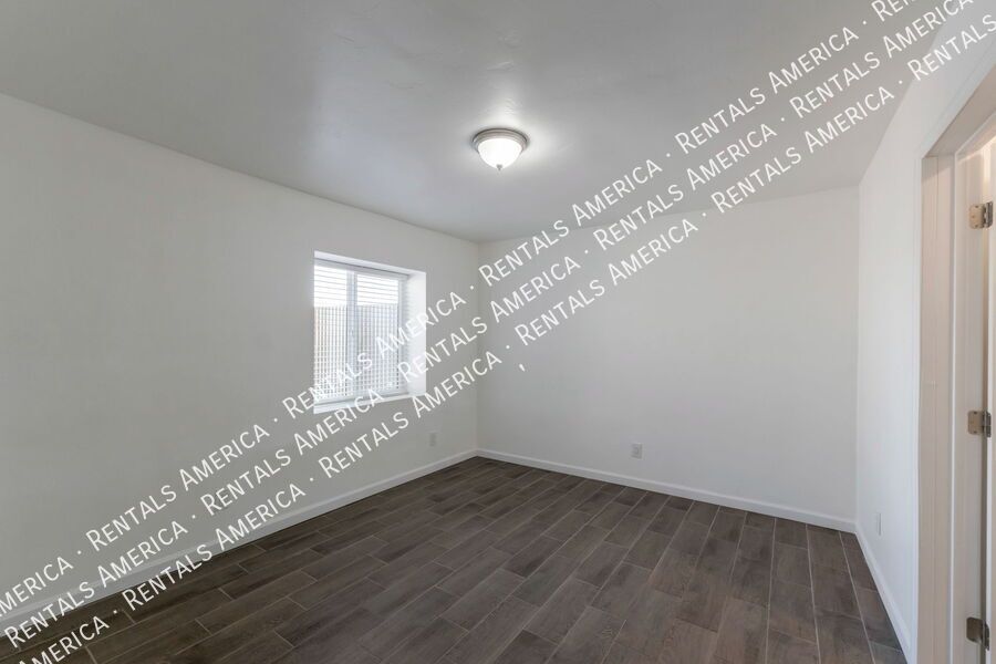 1/2 Month Rent Free M/I for this Beautiful Renovated 3bdrm 2 bath! property image