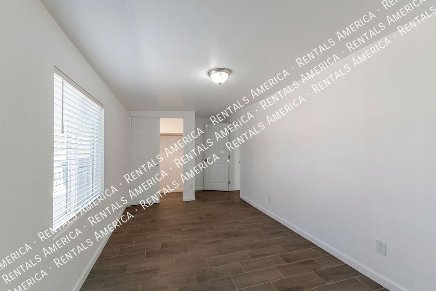 1/2 Month Rent Free M/I for this Beautiful Renovated 3bdrm 2 bath! property image