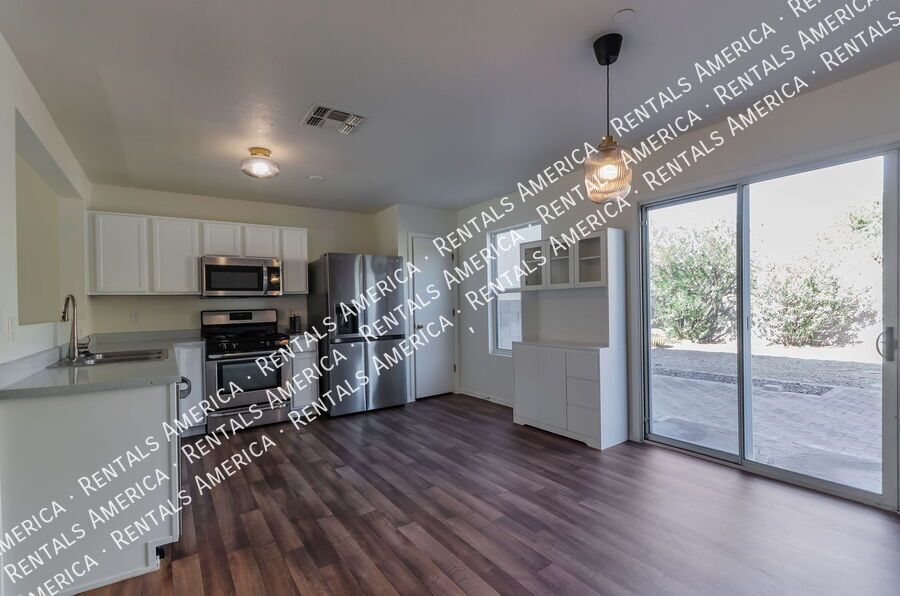 Charming 3/2 with large yard! property image