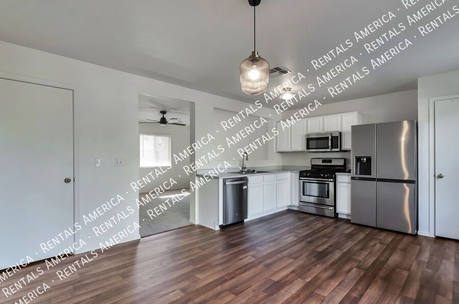 Charming 3/2 with large yard! property image