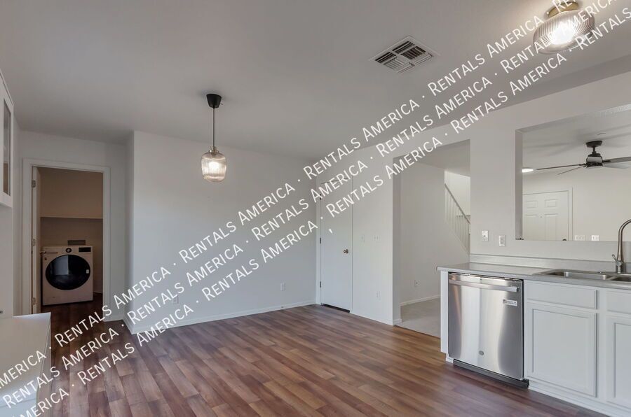 Charming 3/2 with large yard! property image