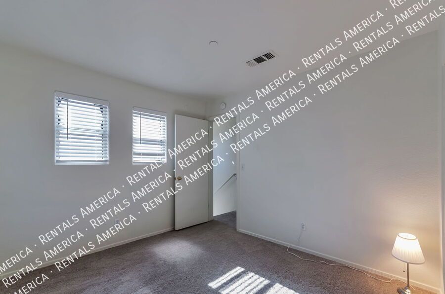 Charming 3/2 with large yard! property image