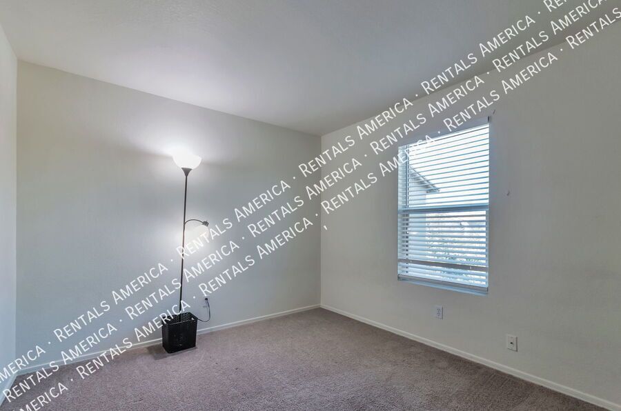 Charming 3/2 with large yard! property image