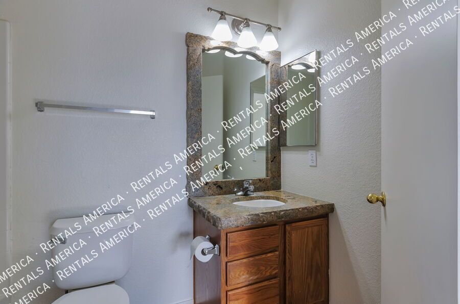 Charming 3/2 with large yard! property image