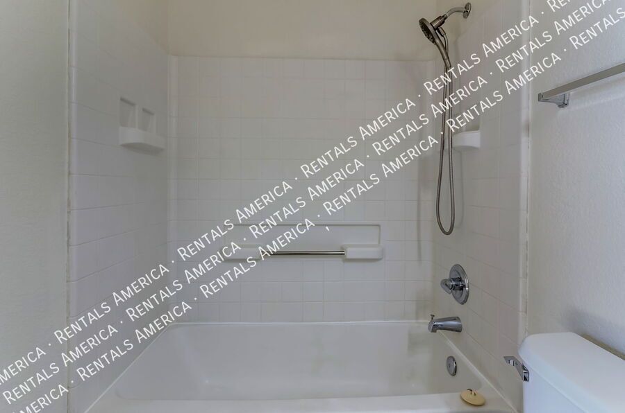 Charming 3/2 with large yard! property image