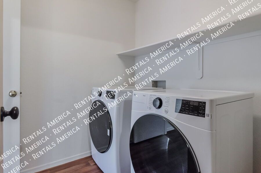 Charming 3/2 with large yard! property image