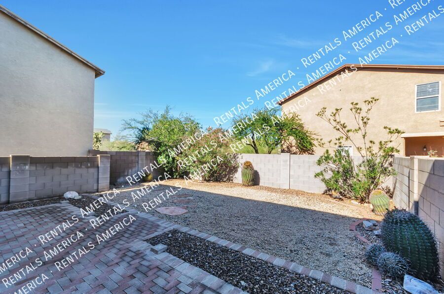 Charming 3/2 with large yard! property image