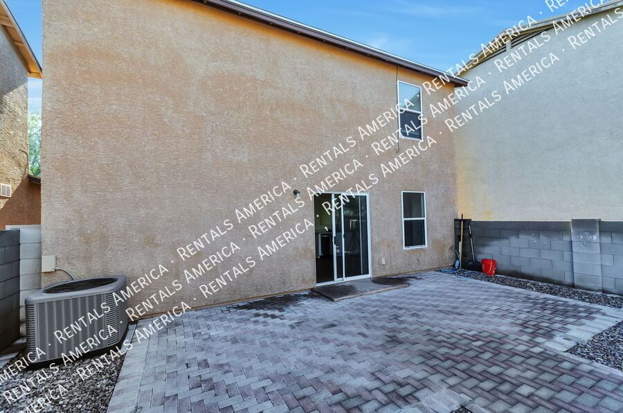 Charming 3/2 with large yard! property image