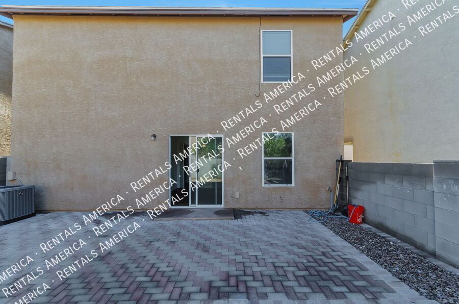 Charming 3/2 with large yard! property image