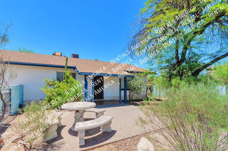 Near U of A, Riverwalk, shopping property image