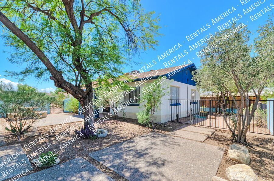 Near U of A, Riverwalk, shopping property image