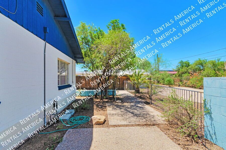 Near U of A, Riverwalk, shopping property image