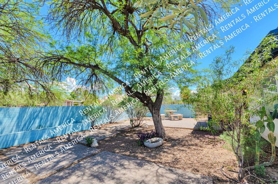 Near U of A, Riverwalk, shopping property image