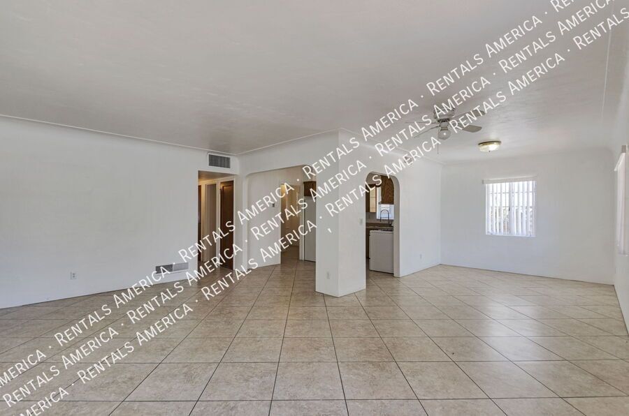 Near U of A, Riverwalk, shopping property image