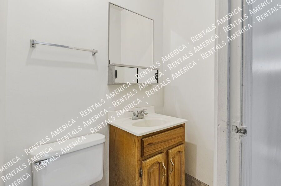 Near U of A, Riverwalk, shopping property image