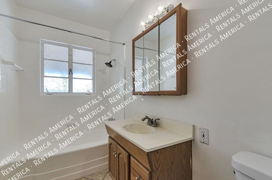 Near U of A, Riverwalk, shopping property image