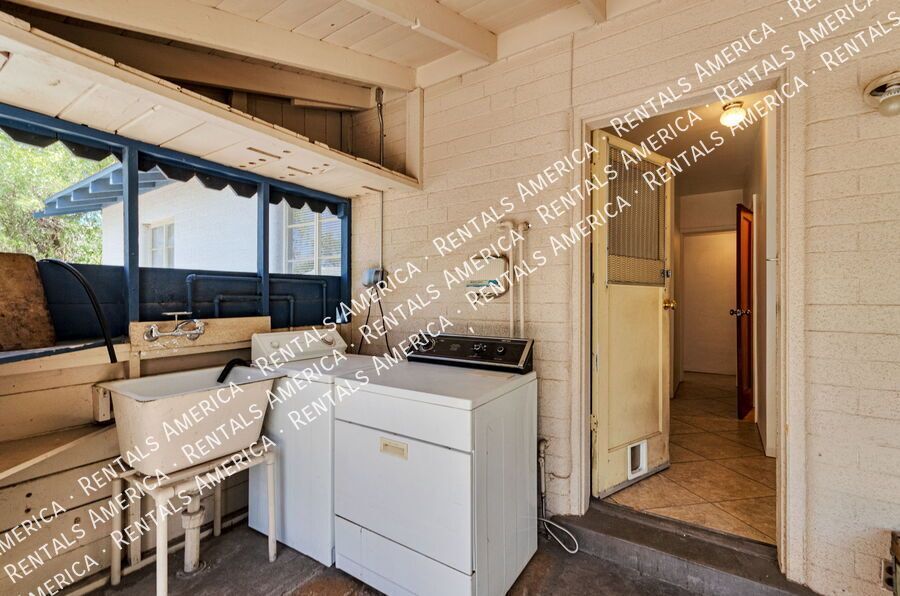 Near U of A, Riverwalk, shopping property image