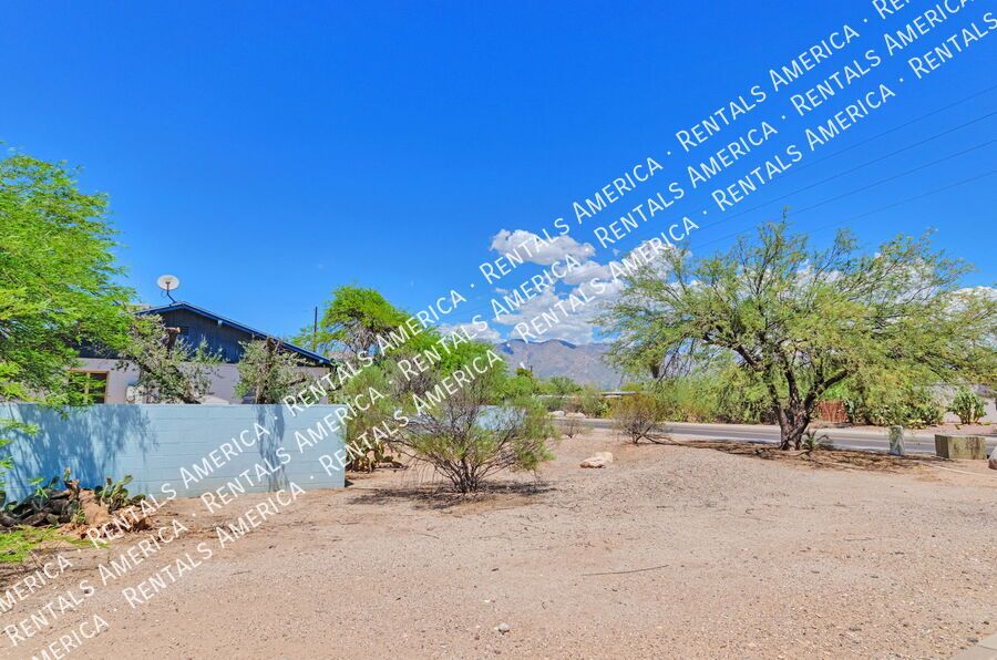 Near U of A, Riverwalk, shopping property image