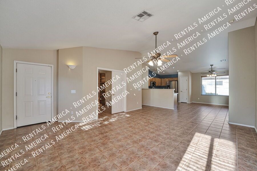 Beautiful 4-Bedroom, 2-Bath Home in Rita Ranch property image