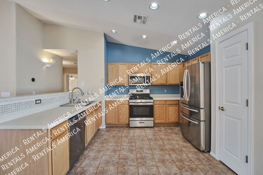 Beautiful 4-Bedroom, 2-Bath Home in Rita Ranch property image