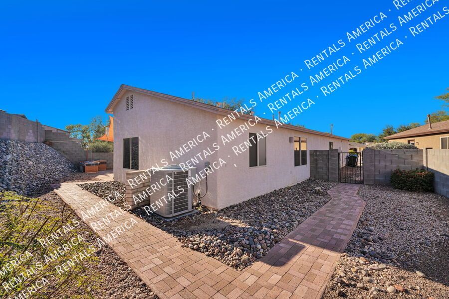 Beautiful 4-Bedroom, 2-Bath Home in Rita Ranch property image