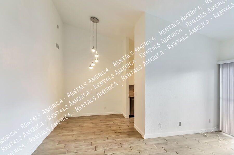 Charming 2 bedroom - 2 bathroom Condo! property image