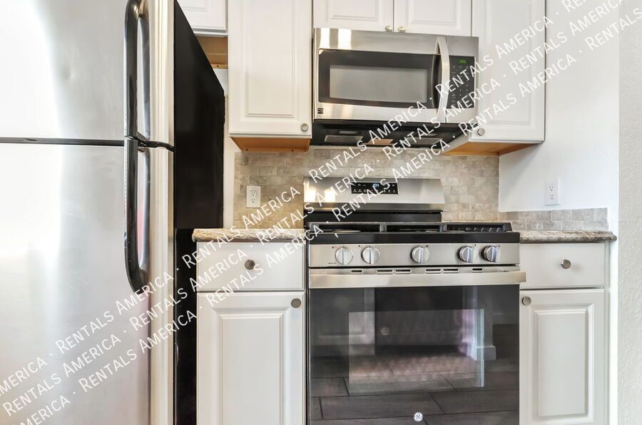 Charming 2 bedroom - 2 bathroom Condo! property image