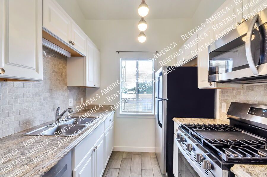Charming 2 bedroom - 2 bathroom Condo! property image