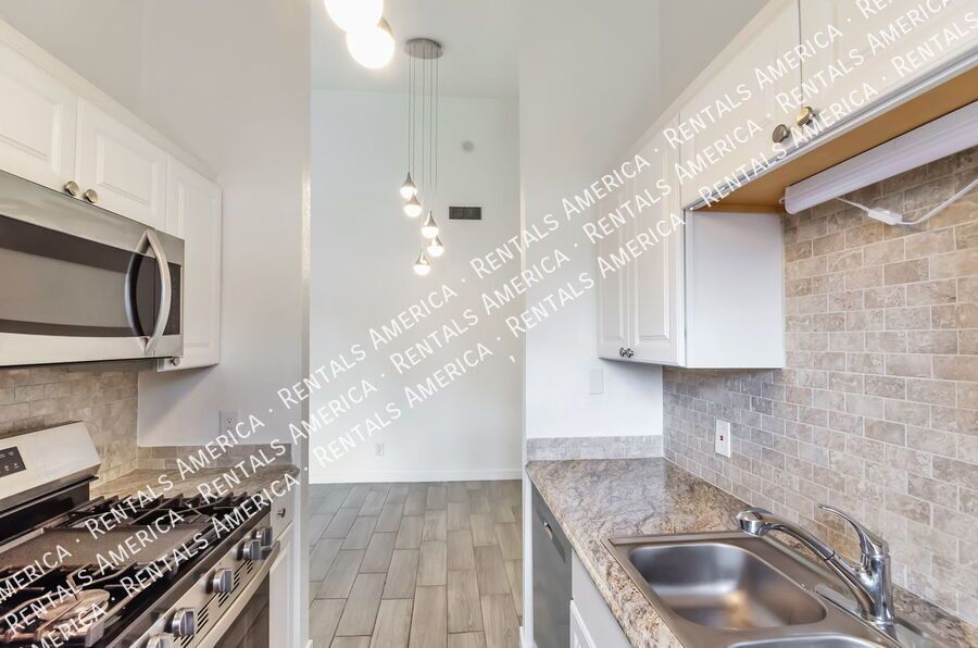 Charming 2 bedroom - 2 bathroom Condo! property image