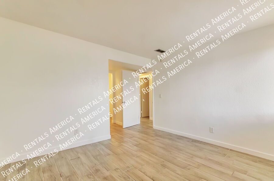 Charming 2 bedroom - 2 bathroom Condo! property image