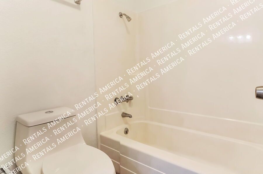 Charming 2 bedroom - 2 bathroom Condo! property image