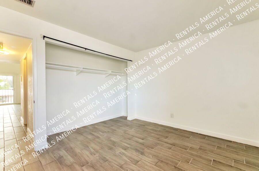 Charming 2 bedroom - 2 bathroom Condo! property image