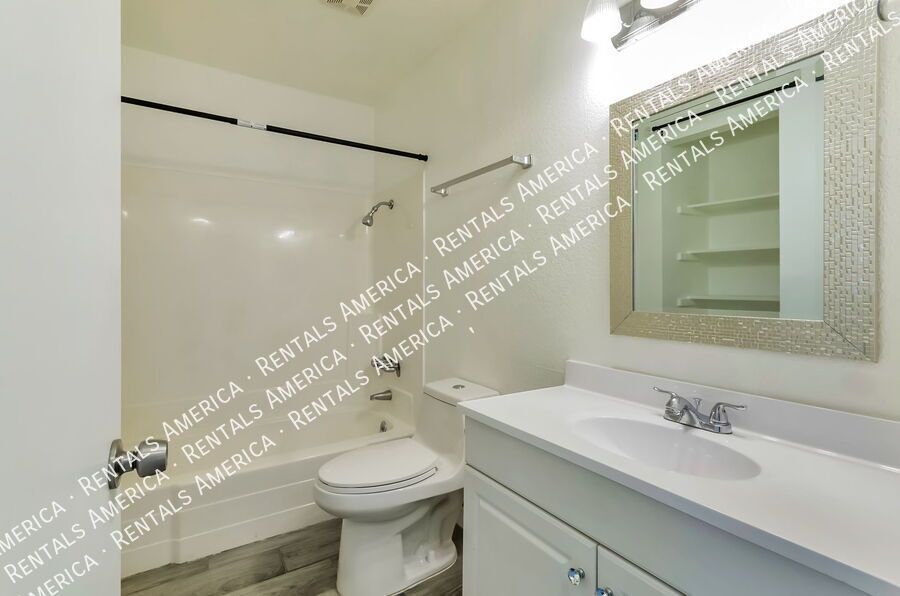 Charming 2 bedroom - 2 bathroom Condo! property image