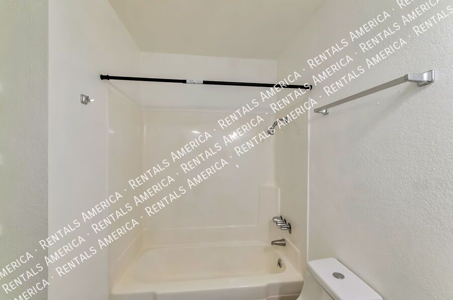 Charming 2 bedroom - 2 bathroom Condo! property image