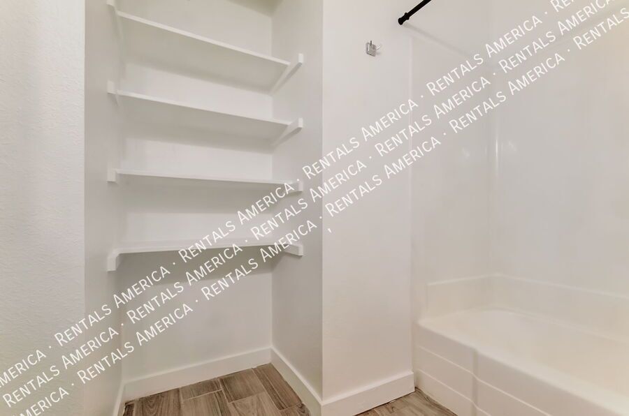 Charming 2 bedroom - 2 bathroom Condo! property image