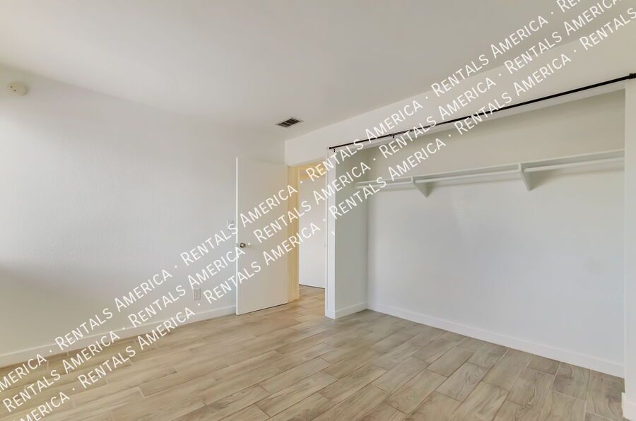 Charming 2 bedroom - 2 bathroom Condo! property image