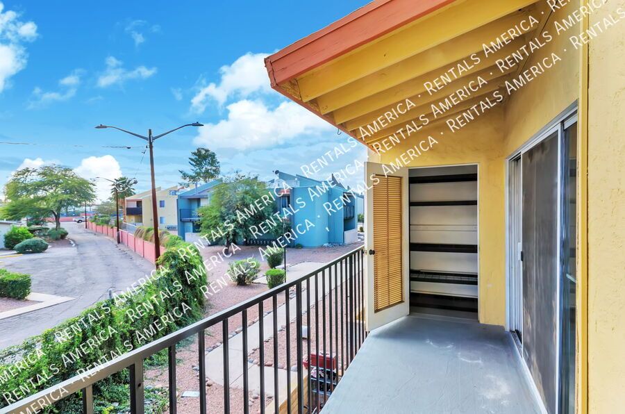 Charming 2 bedroom - 2 bathroom Condo! property image