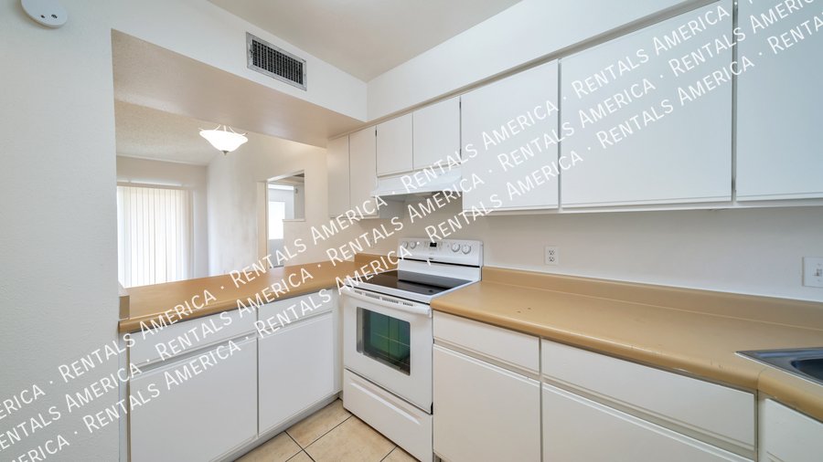 Cozy, close to conveniences and I-10! property image