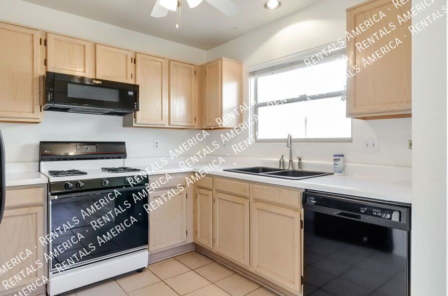 Great location on NW side property image