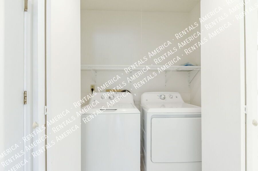 Great location on NW side property image