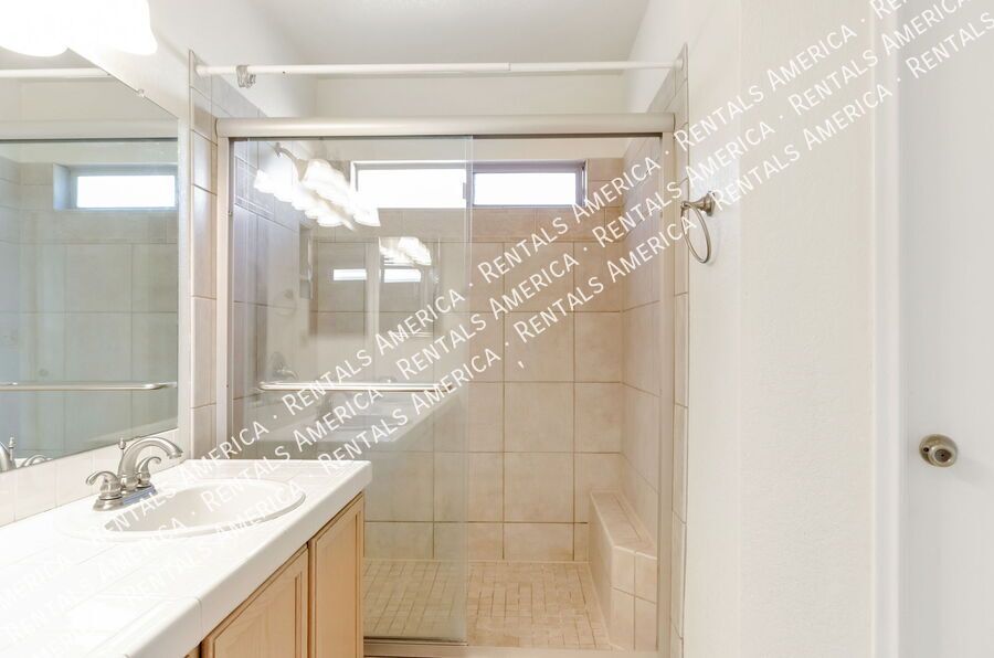 Great location on NW side property image