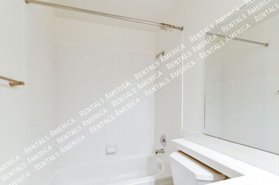 Great location on NW side property image